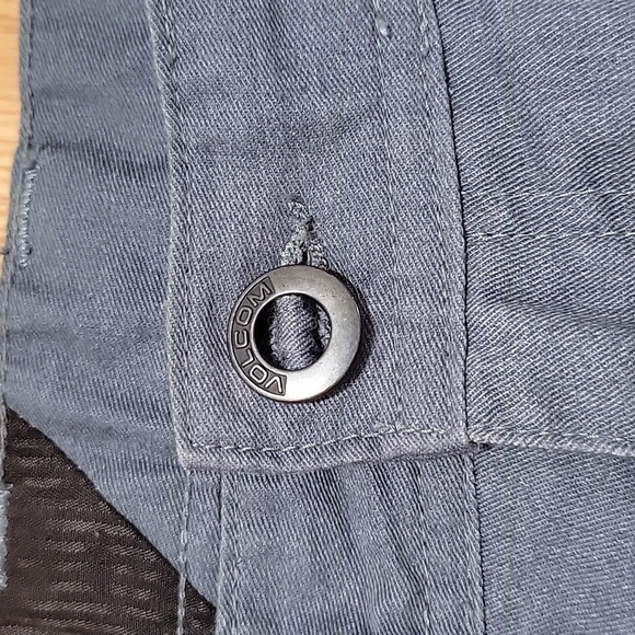 Volcom  Mens Frkin Modern Chino Shorts size 28 - Picture 2 of 8